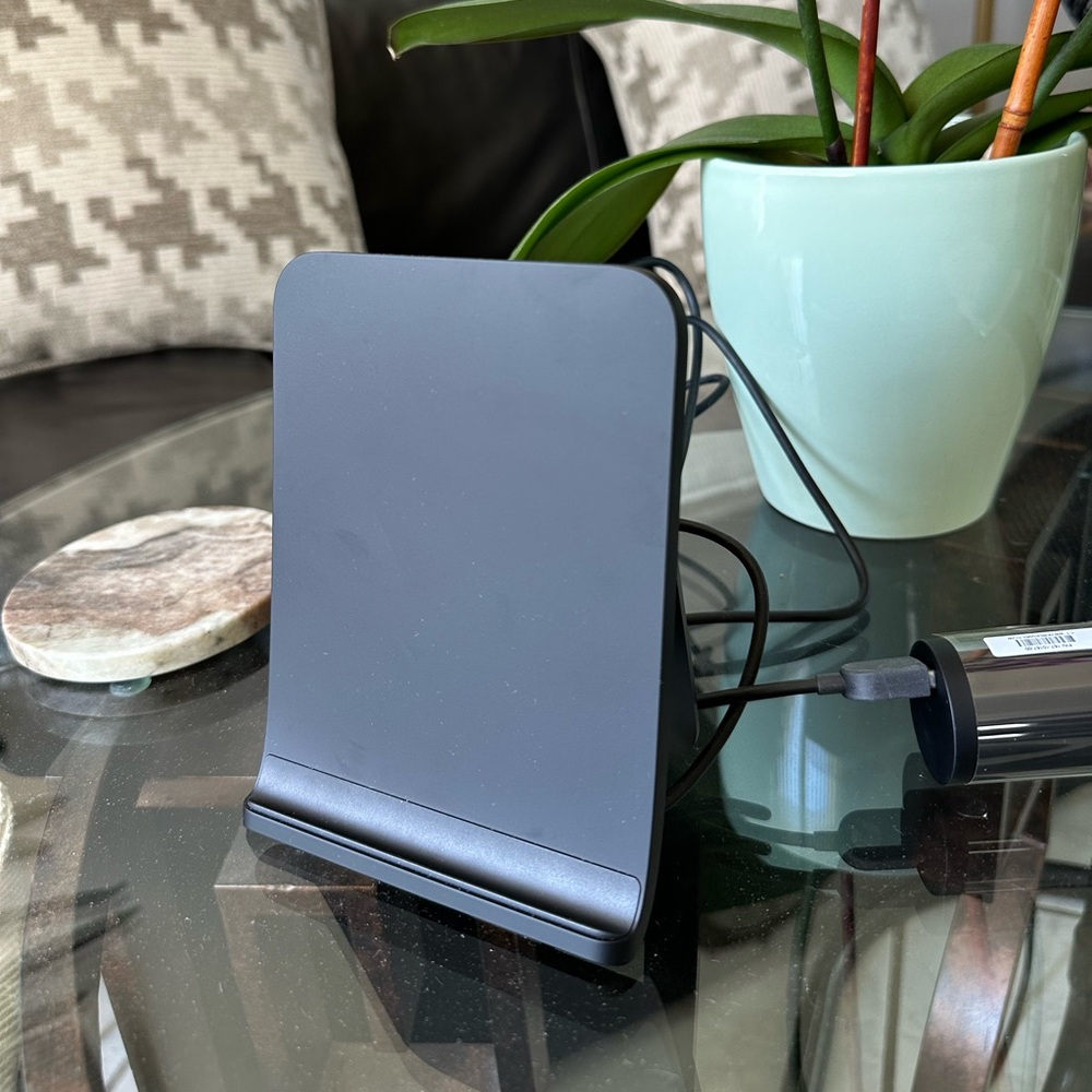 HP touchtstone charging dock for touchpad